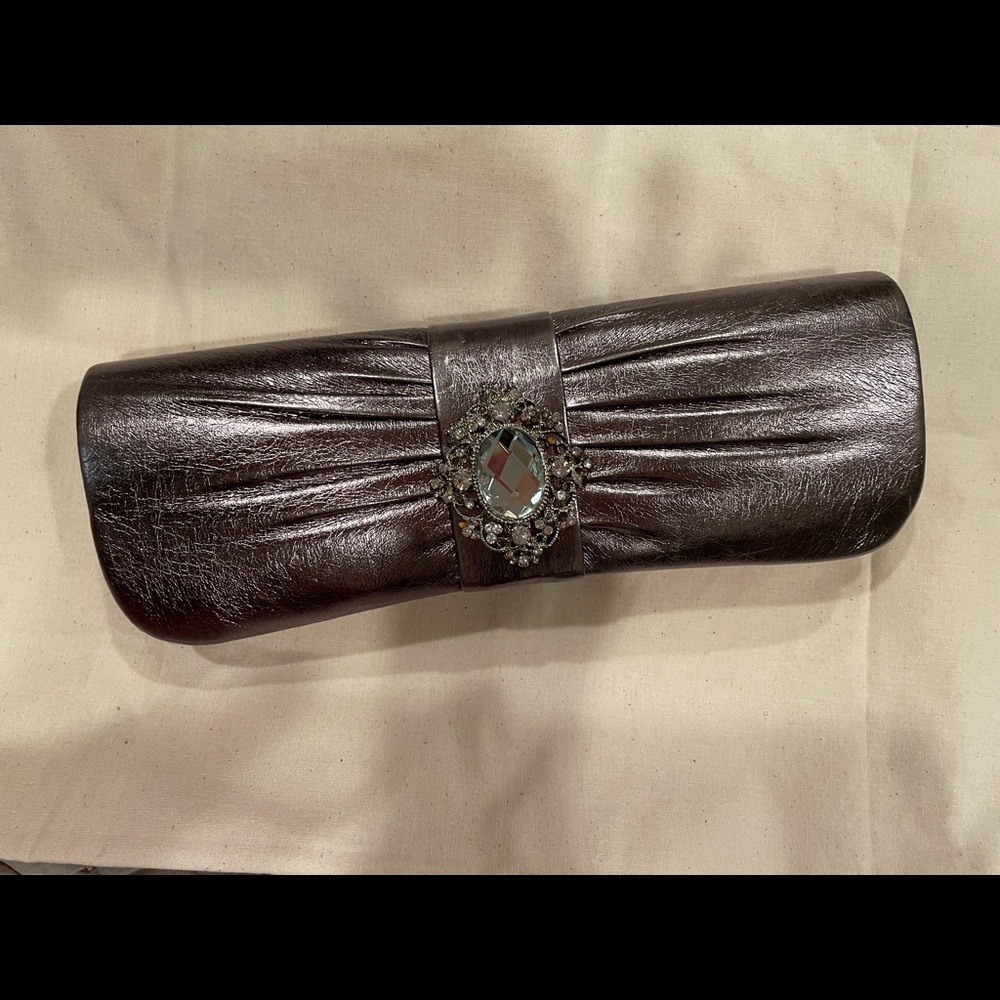 Shiny Clutch w/ Pendant & Strap